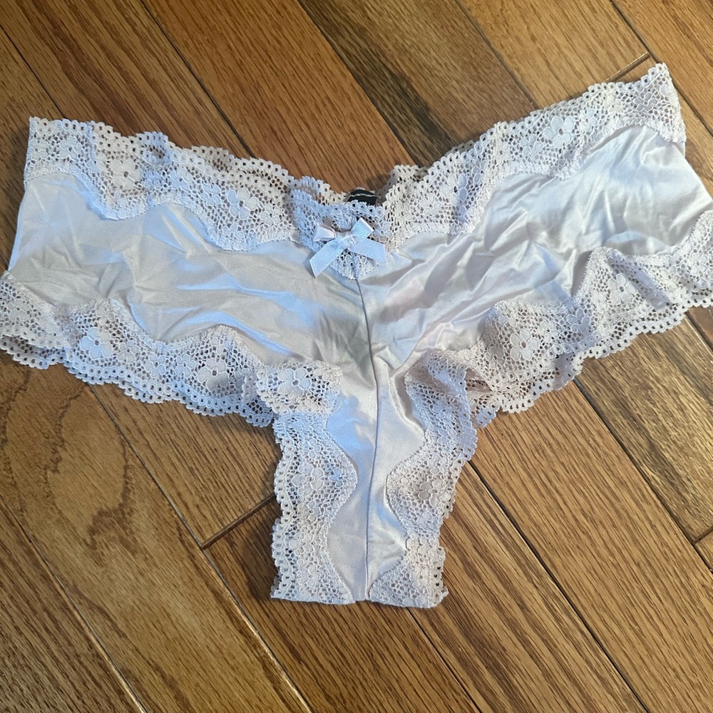 Elegant Lace Trim Women's Intimate in Cream